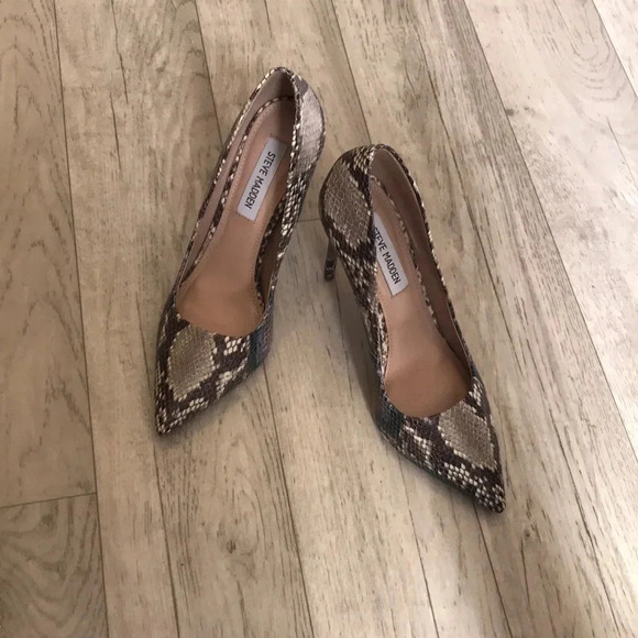 Steve Madden Vala Natural Blue/Snake Pointed Pumps Size 8 - Picture 3 of 10